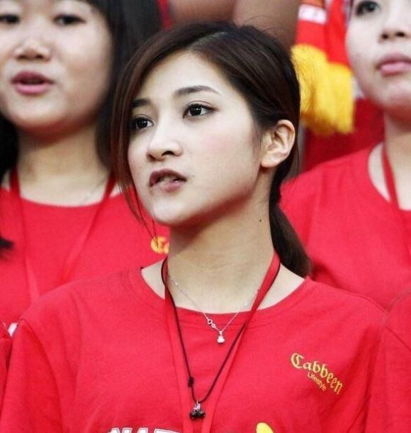 值得一提的是，与徐冬冬相似又相反的一个角色是由张雨绮饰演的;高冷女王文静，她美艳靓丽、性情高傲，是大众的焦点人物，文静与婉儿，一个始终走在云端，一个后期逆袭向上，形成鲜明的反差和对比